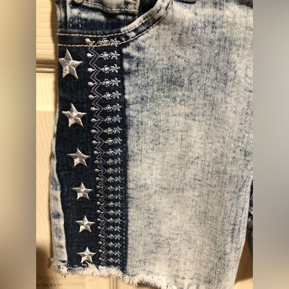 Jordache acid wash shorts with star design on thighs girls side 12 - Picture 3 of 11
